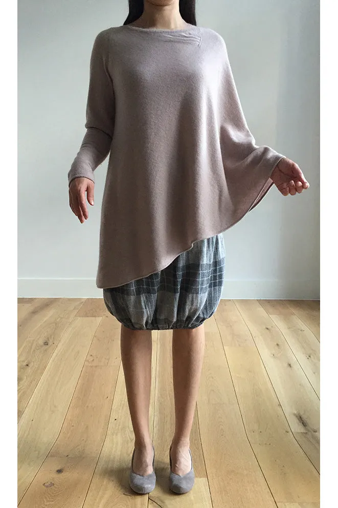 One sleeve Cashmere poncho in Nude